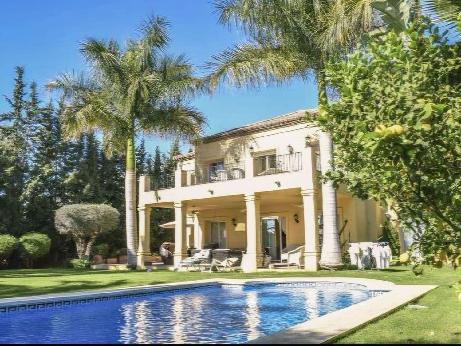 5 bedroom Villa for sale in Nueva Andalucia with pool garage - € 2,950,000 (Ref: 9930043)