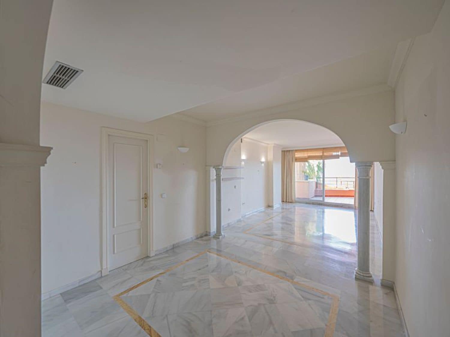 2 sovrum Lägenhet till salu i Nueva Andalucia med pool garage - 675 000 € (Ref: 9943284)