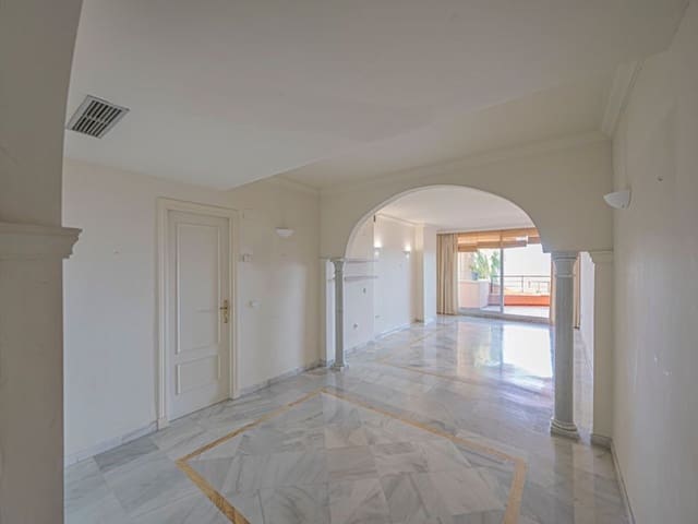 2 sovrum Lägenhet till salu i Las Brisas, Marbella med pool garage - 675 000 € (Ref: 9943284)