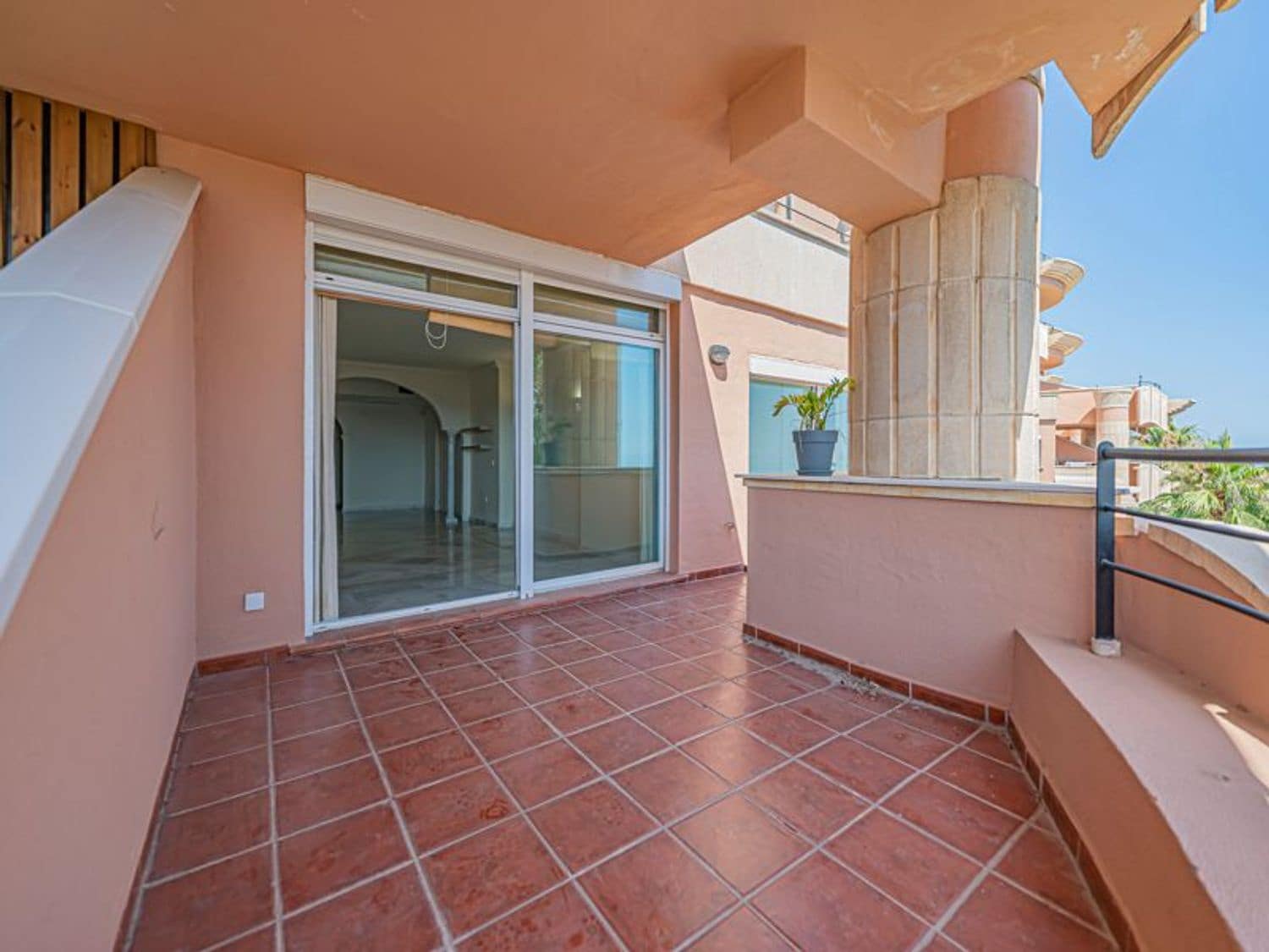 2 sovrum Lägenhet till salu i Nueva Andalucia med pool garage - 675 000 € (Ref: 9943284)