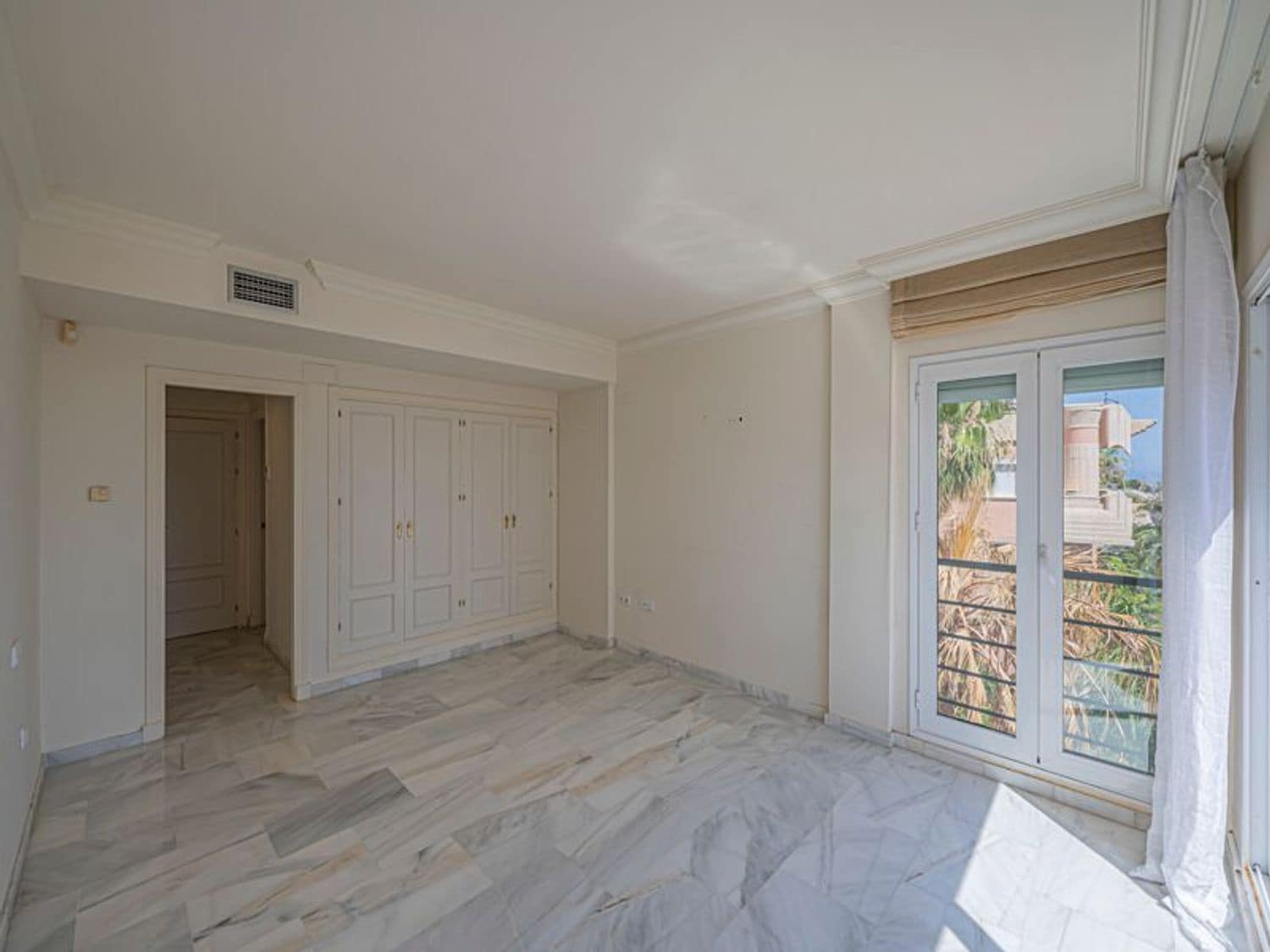 2 sovrum Lägenhet till salu i Nueva Andalucia med pool garage - 675 000 € (Ref: 9943284)