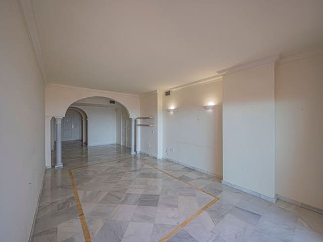 2 sovrum Lägenhet till salu i Las Brisas, Marbella med pool garage - 675 000 € (Ref: 9943284)