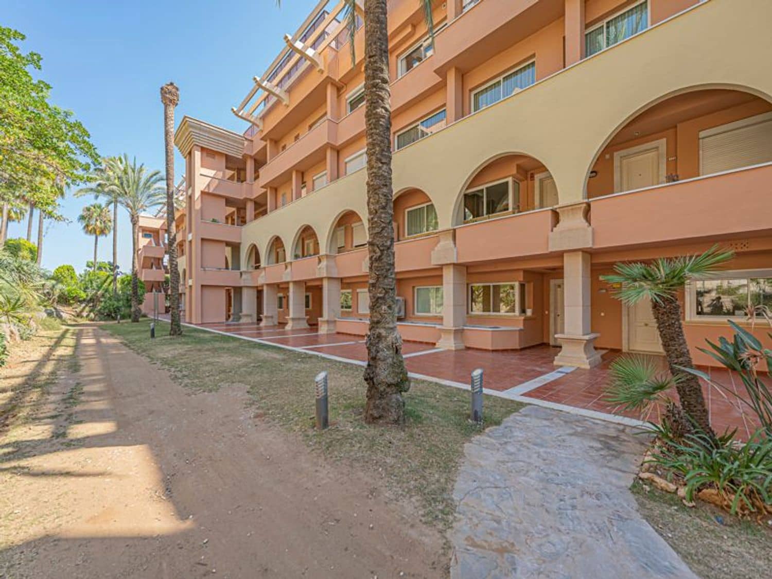 2 sovrum Lägenhet till salu i Nueva Andalucia med pool garage - 675 000 € (Ref: 9943284)