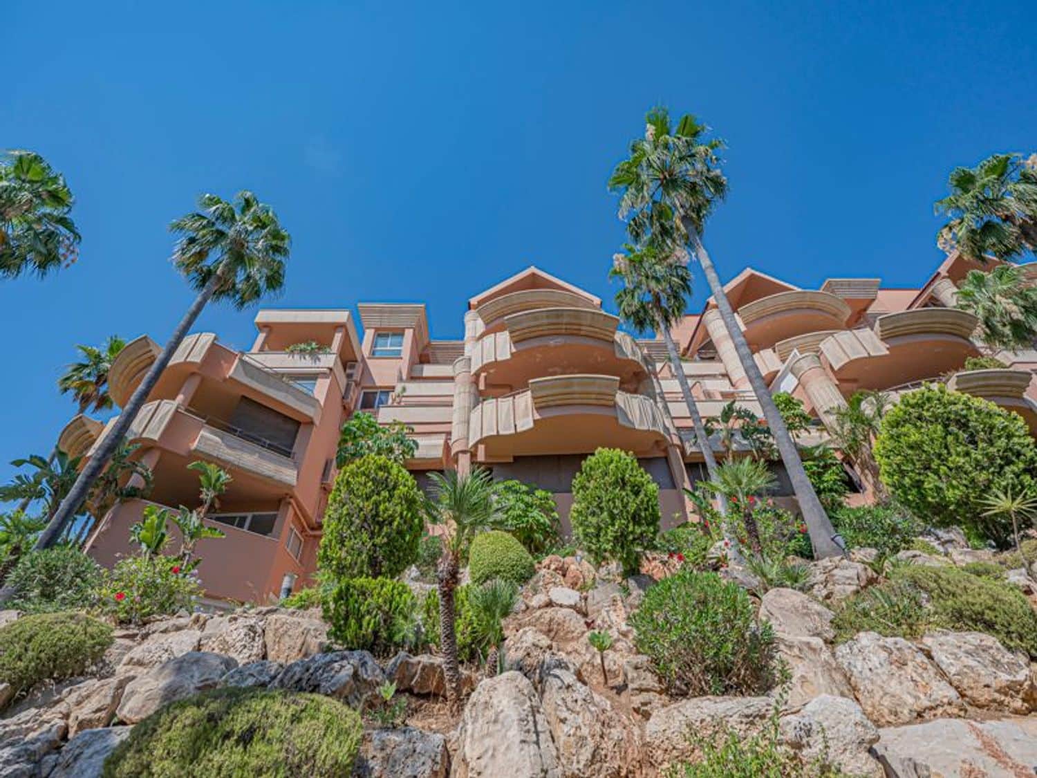 2 sovrum Lägenhet till salu i Nueva Andalucia med pool garage - 675 000 € (Ref: 9943284)