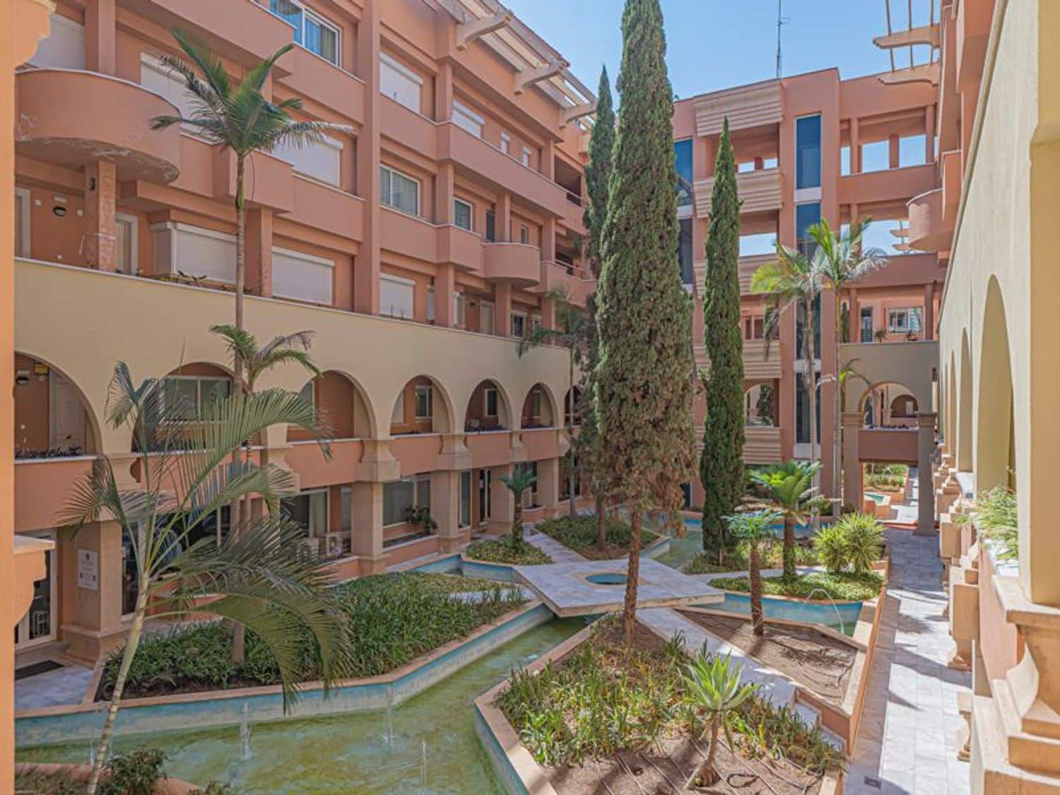 2 sovrum Lägenhet till salu i Nueva Andalucia med pool garage - 675 000 € (Ref: 9943284)