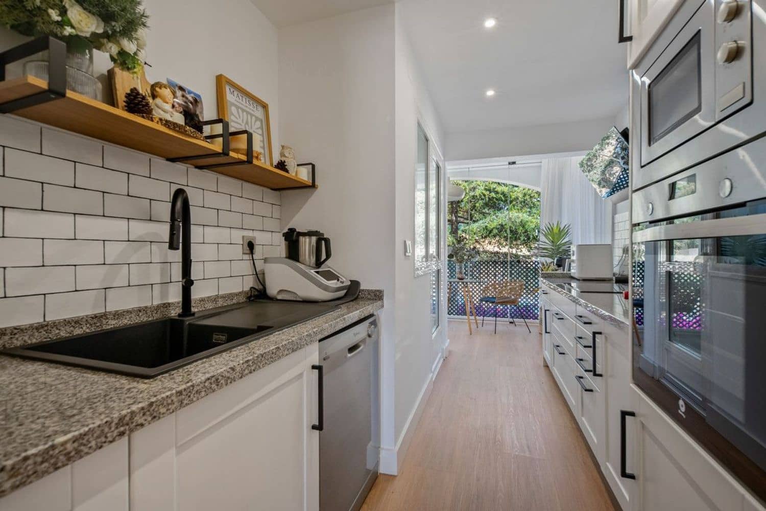 2 Zimmer Apartment zu verkaufen in Marbella mit Pool Garage - 1.590.000 € (Ref: 9943891)