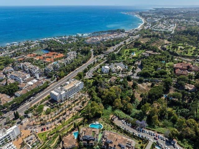2 soveværelse Lejlighed til salg i Lomas De Marbella, Marbella med swimmingpool garage - € 1.590.000 (Ref: 9943891)