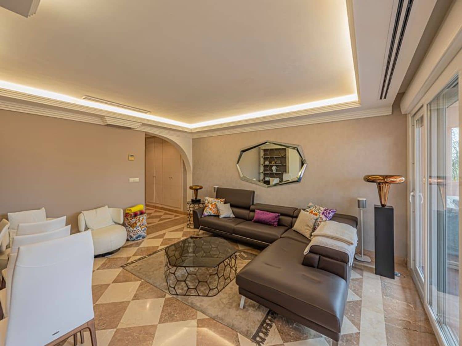 3 soveværelse Lejlighed til salg i Nueva Andalucia med swimmingpool garage - € 765.000 (Ref: 9976692)