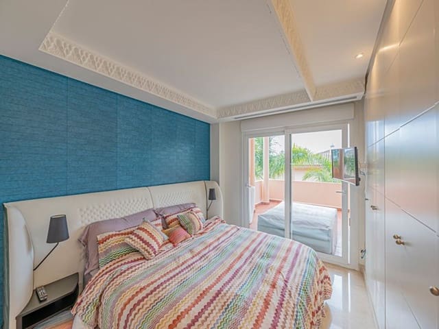 3 soverom Leilighet til salgs i Los Naranjos, Marbella med svømmebasseng garasje - € 765 000 (Ref: 9976692)