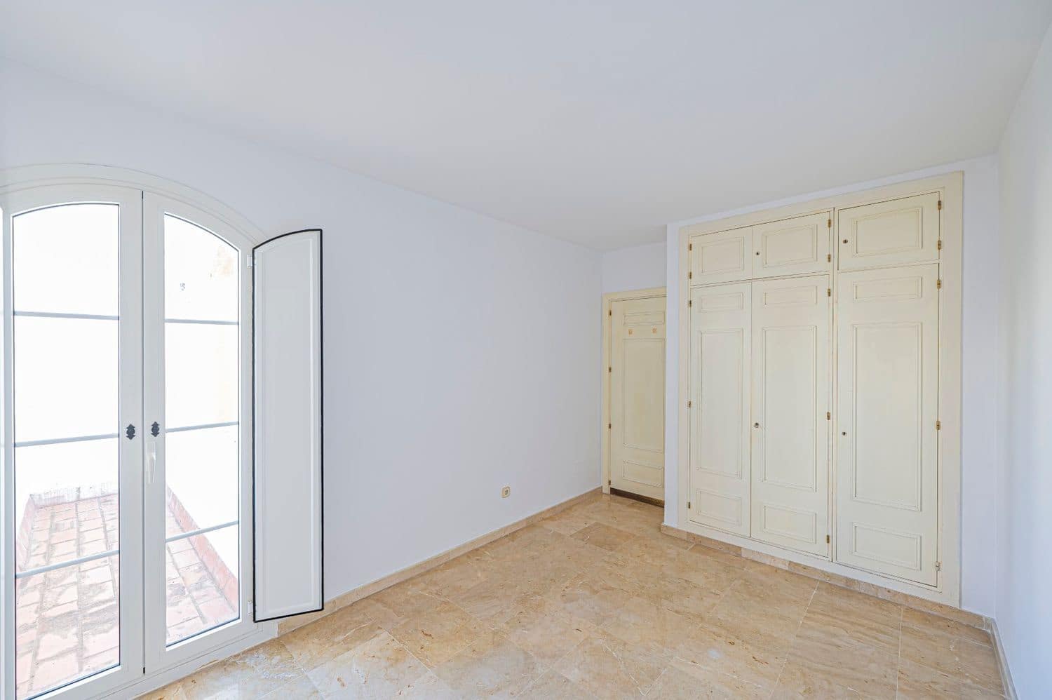 3 bedroom Townhouse for sale in Nueva Andalucia with pool garage - € 539,000 (Ref: 9977381)