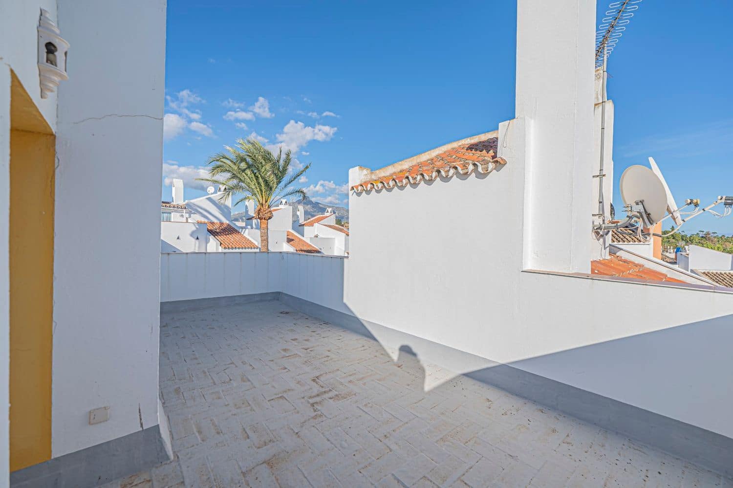 3 bedroom Townhouse for sale in Nueva Andalucia with pool garage - € 539,000 (Ref: 9977381)