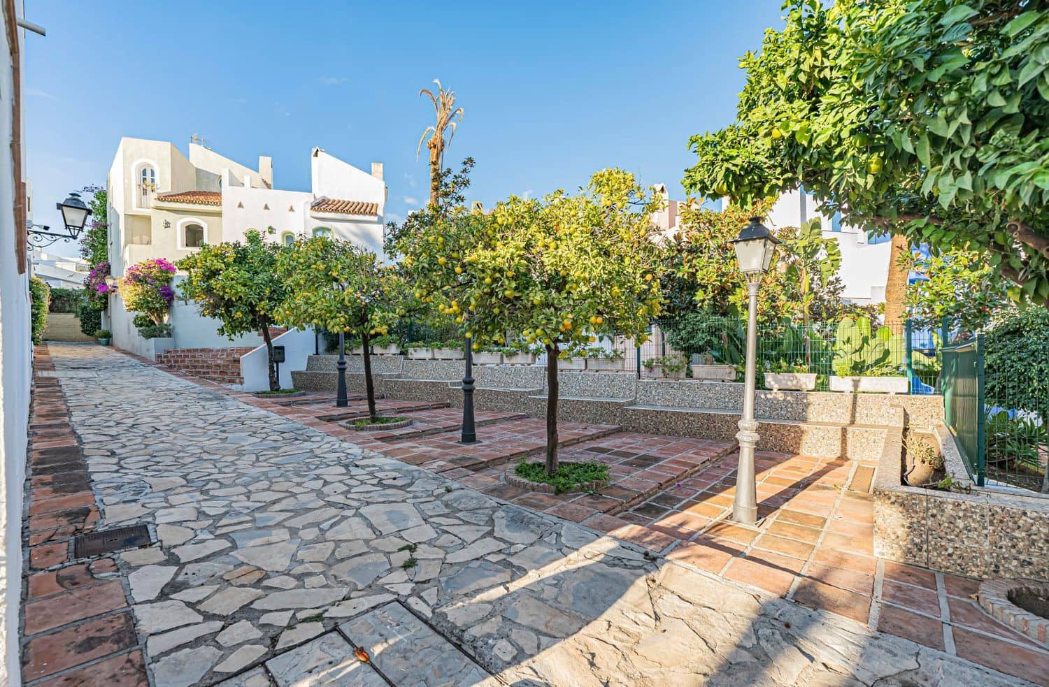 3 bedroom Townhouse for sale in Nueva Andalucia with pool garage - € 539,000 (Ref: 9977381)