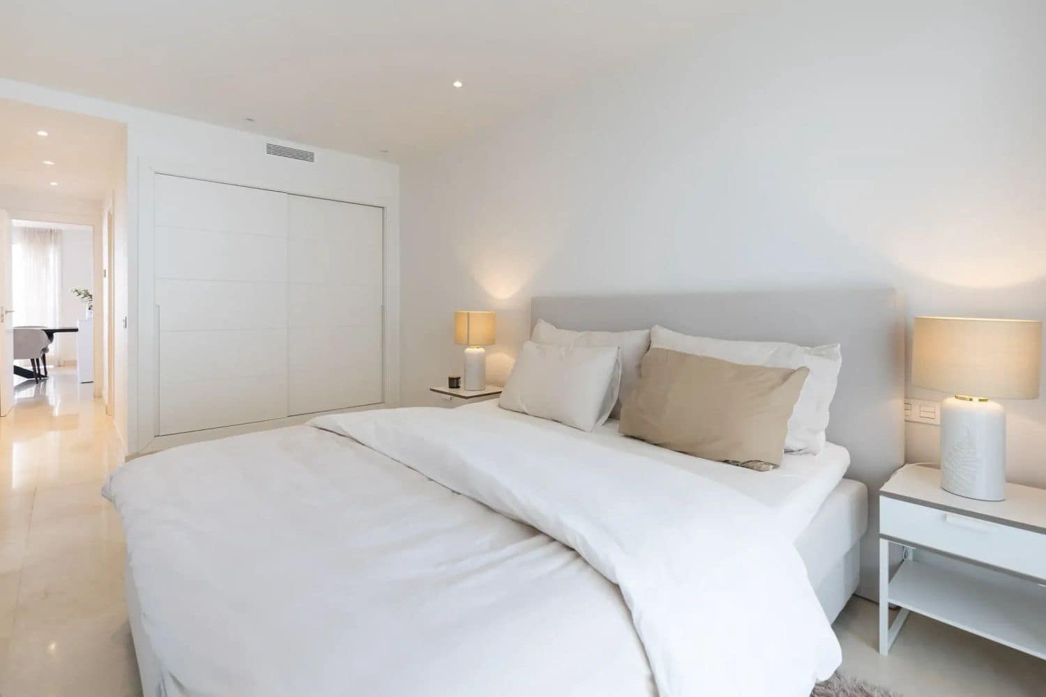 Apartamento de 2 habitaciones en Nueva Andalucia en venta con piscina garaje - 845.000 € (Ref: 9977382)