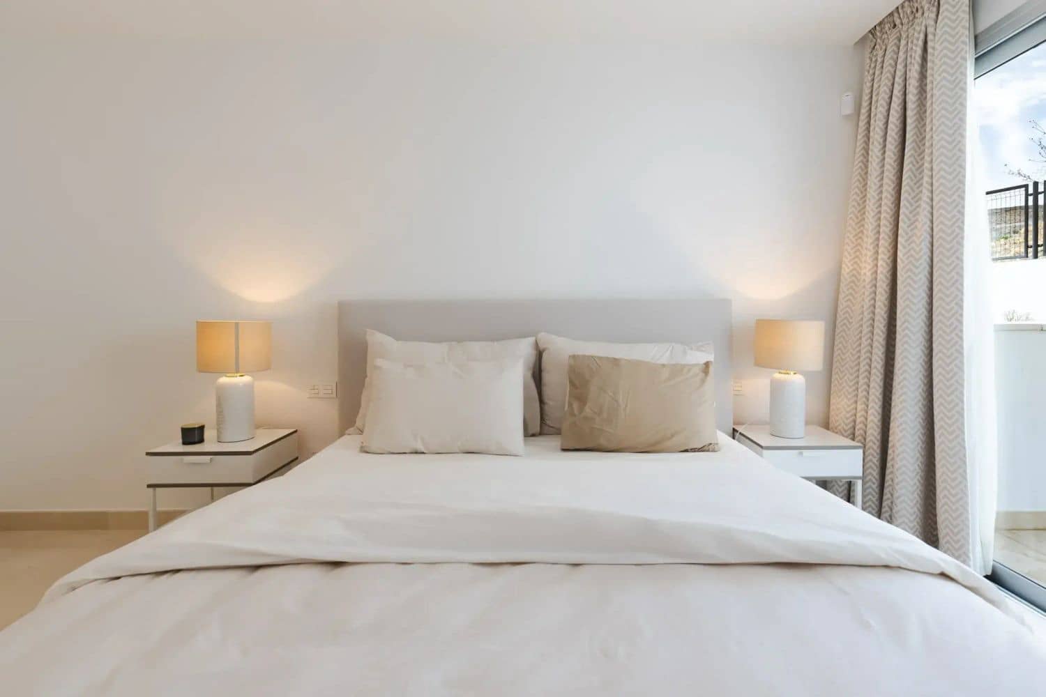 Apartamento de 2 habitaciones en Nueva Andalucia en venta con piscina garaje - 845.000 € (Ref: 9977382)
