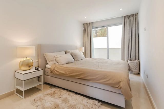 2 soverom Leilighet til salgs i Los Naranjos, Marbella med svømmebasseng garasje - € 845 000 (Ref: 9977382)