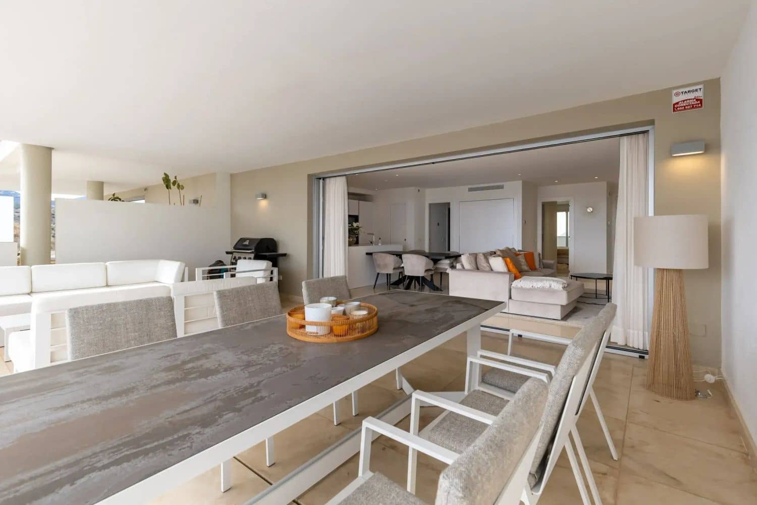 Apartamento de 2 habitaciones en Nueva Andalucia en venta con piscina garaje - 845.000 € (Ref: 9977382)