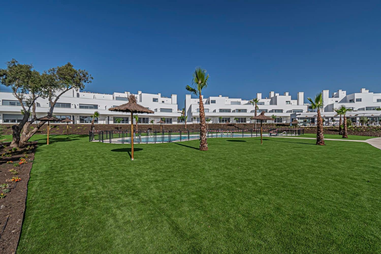 2 soveværelse Lejlighed til salg i New Golden Mile med swimmingpool garage - € 440.000 (Ref: 9977392)