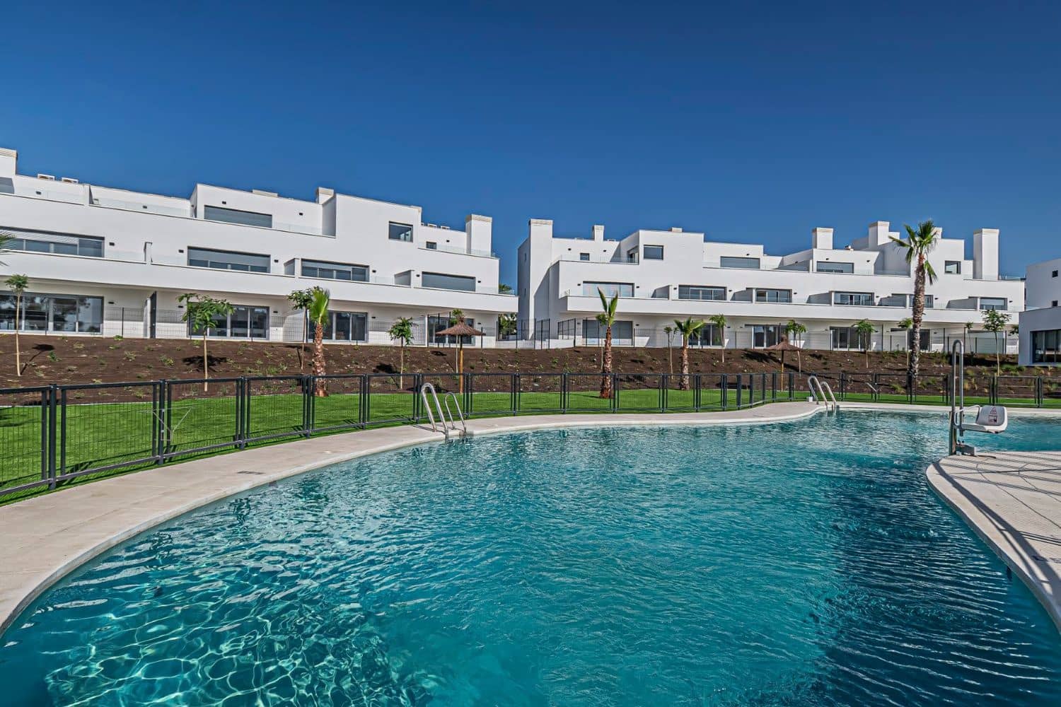 2 soveværelse Lejlighed til salg i New Golden Mile med swimmingpool garage - € 440.000 (Ref: 9977392)