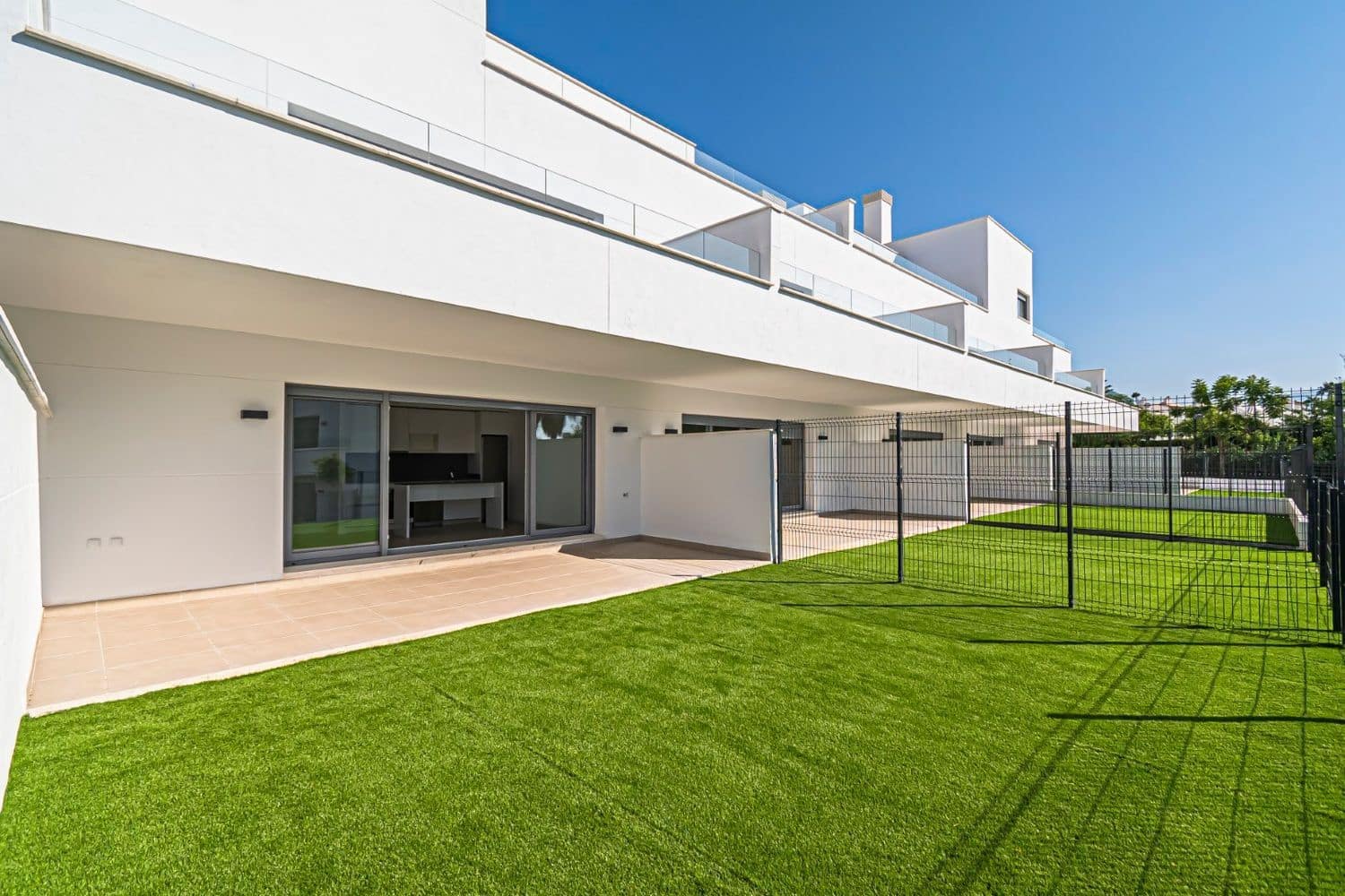 2 soveværelse Lejlighed til salg i New Golden Mile med swimmingpool garage - € 440.000 (Ref: 9977392)