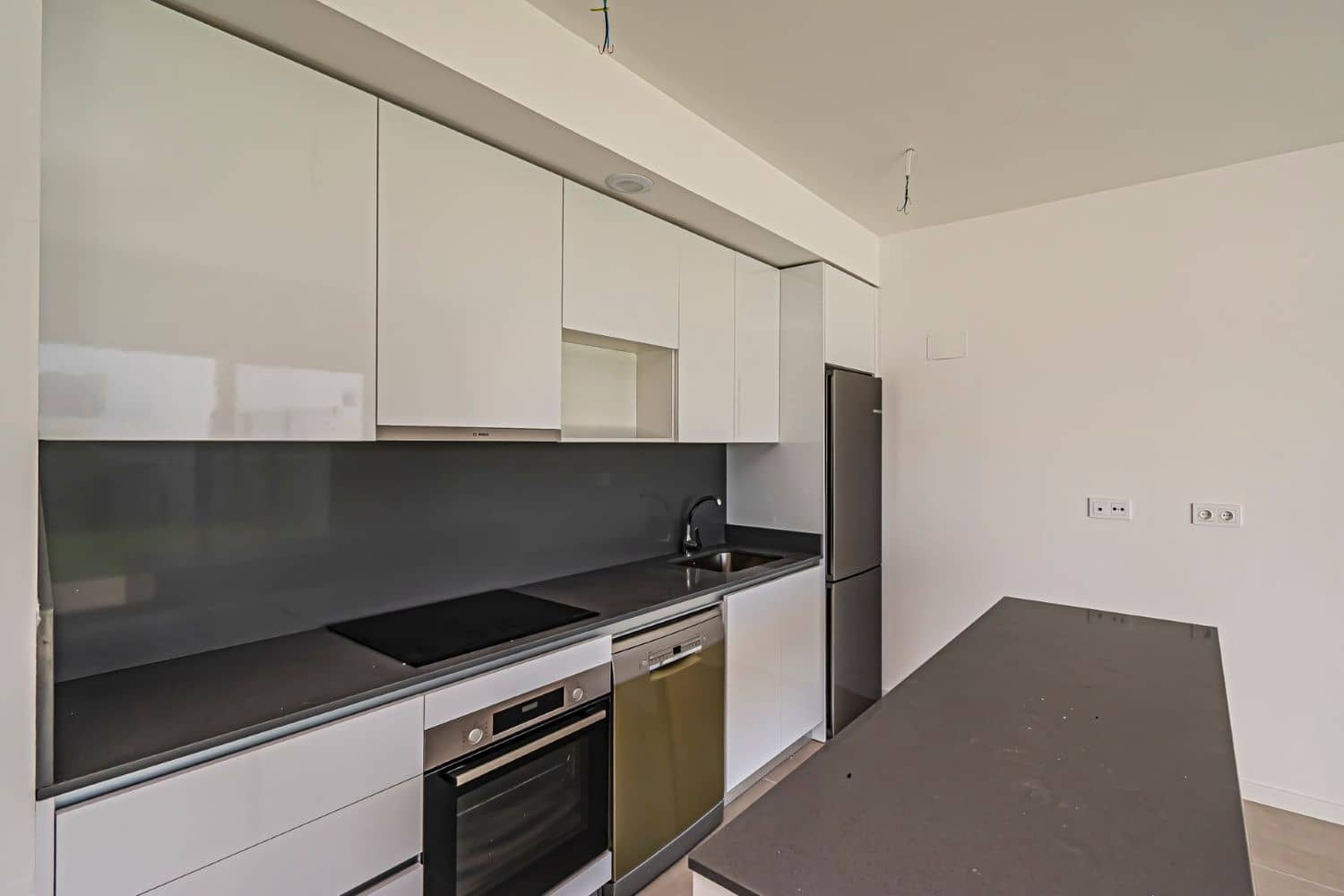 2 soveværelse Lejlighed til salg i New Golden Mile med swimmingpool garage - € 440.000 (Ref: 9977392)