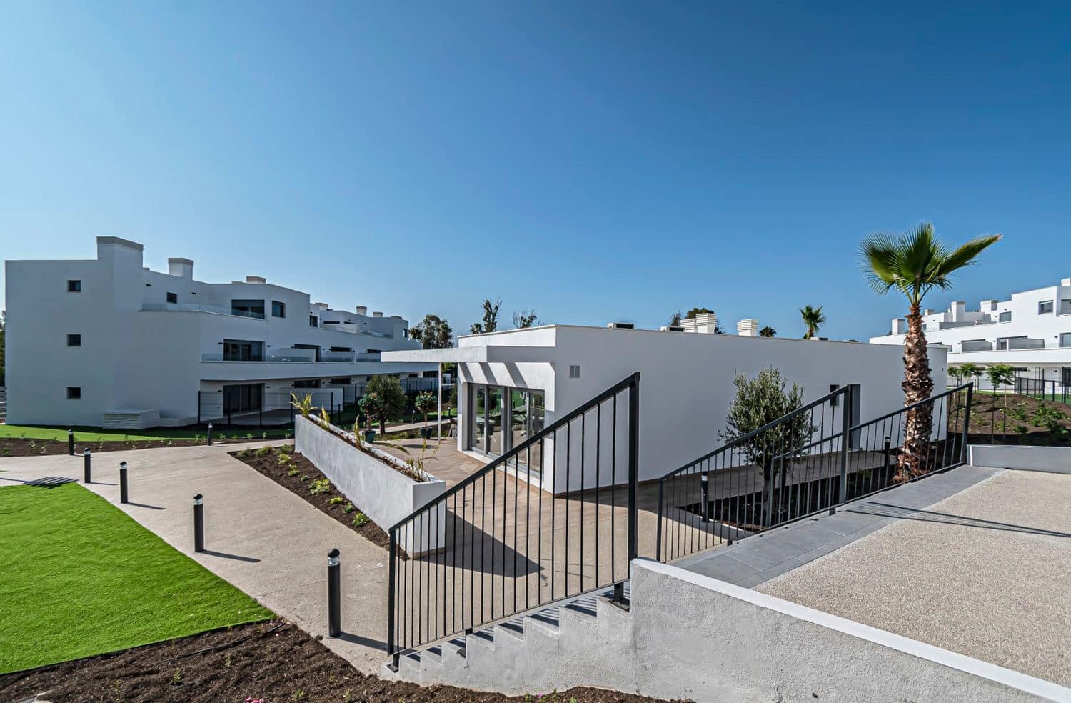 2 soveværelse Lejlighed til salg i New Golden Mile med swimmingpool garage - € 440.000 (Ref: 9977392)