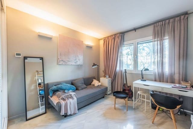 Apartamento de 3 habitaciones en Playa de Fontanilla, Marbella en venta con piscina garaje - 2.040.000 € (Ref: 9977394)
