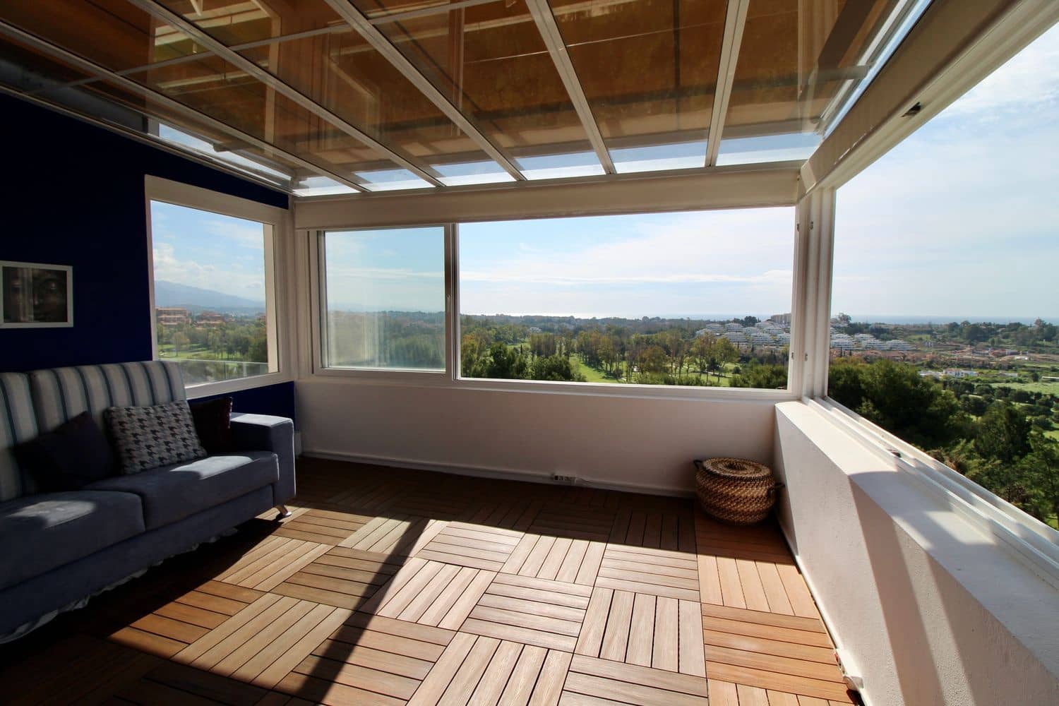 4 bedroom Villa for sale in Benahavis with pool garage - € 1,750,000 (Ref: 9977395)