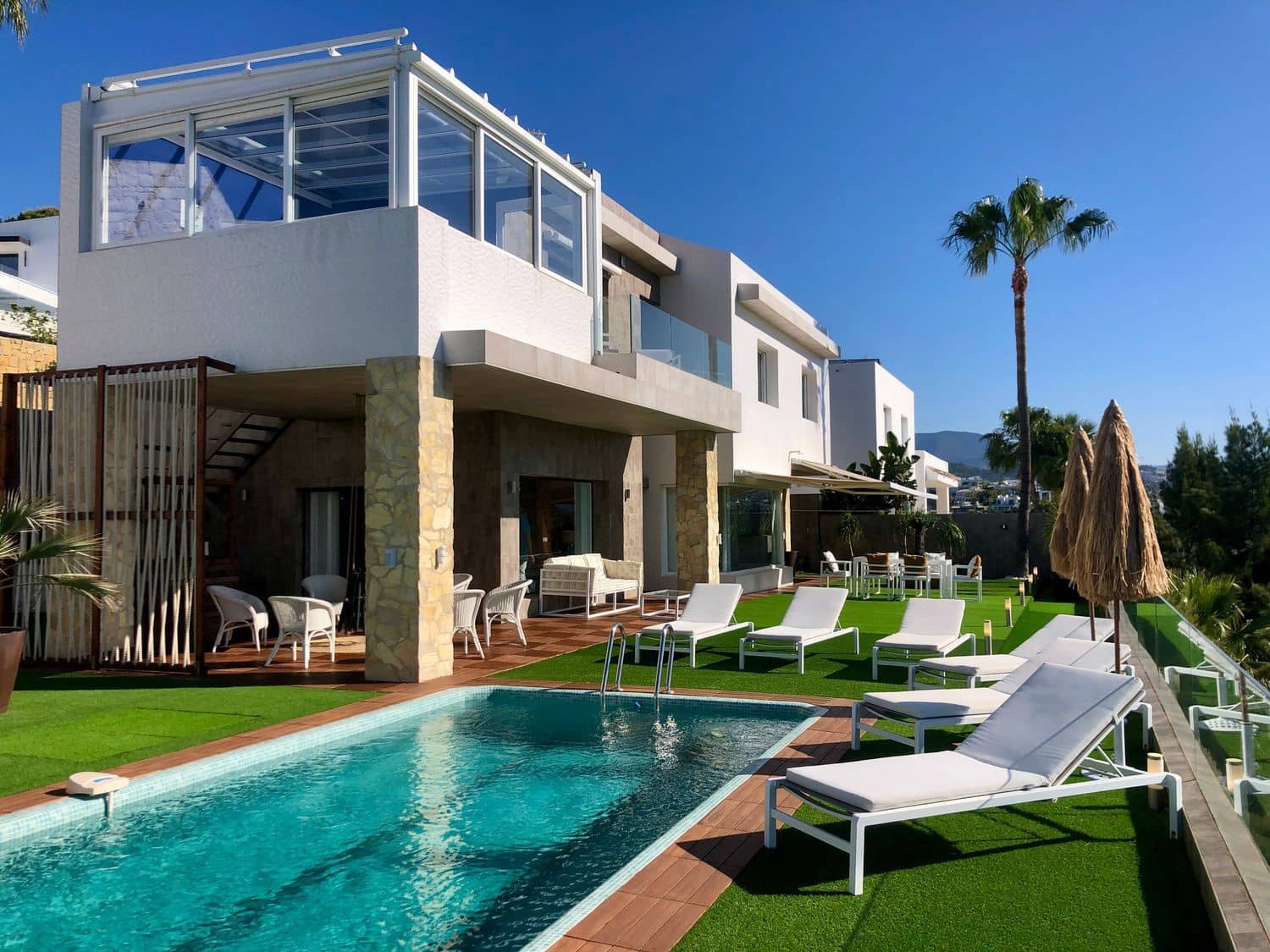 4 bedroom Villa for sale in Benahavis with pool garage - € 1,750,000 (Ref: 9977395)
