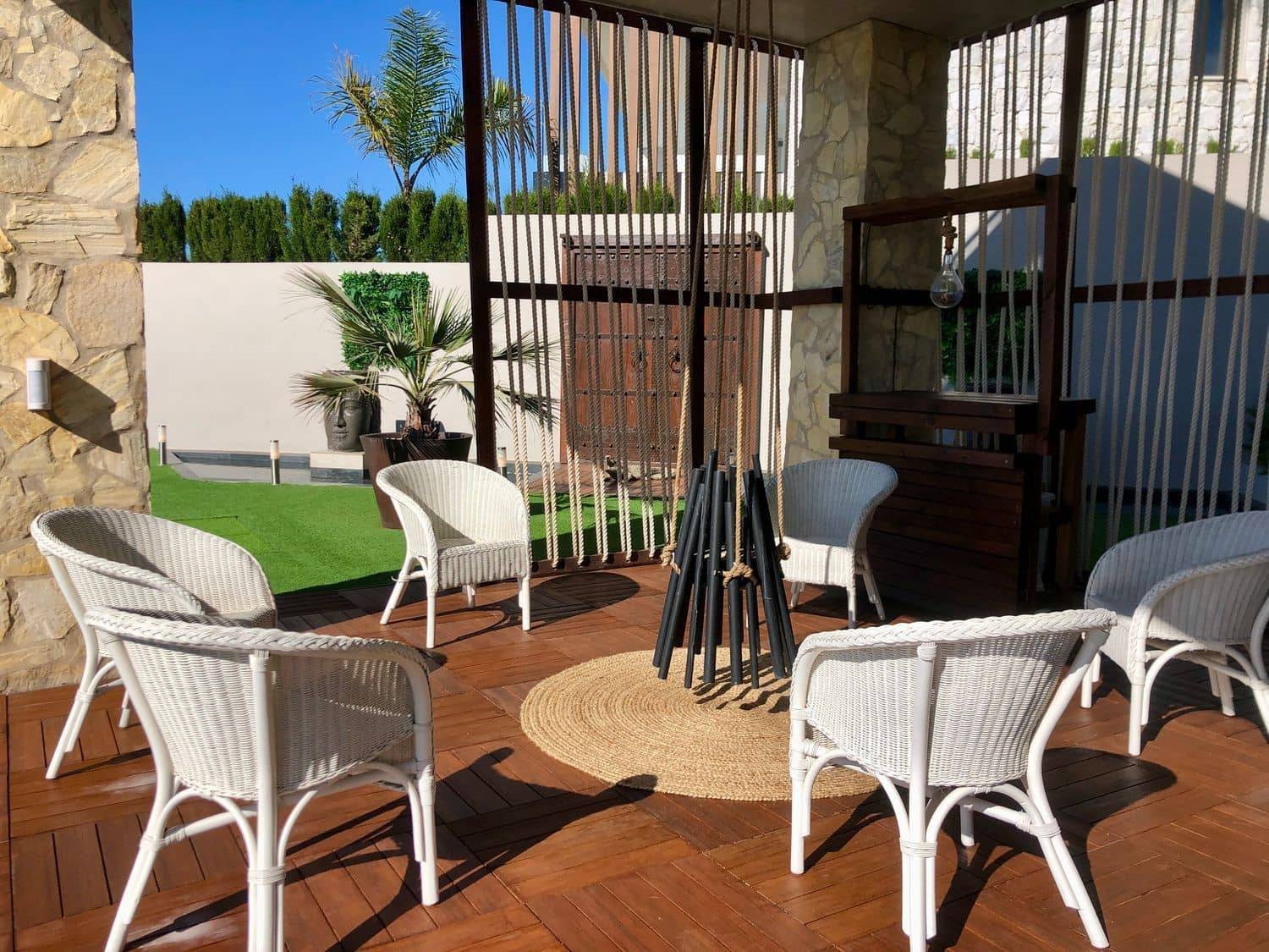 4 bedroom Villa for sale in Benahavis with pool garage - € 1,750,000 (Ref: 9977395)
