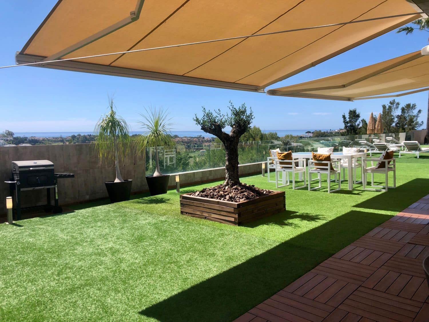 4 bedroom Villa for sale in Benahavis with pool garage - € 1,750,000 (Ref: 9977395)