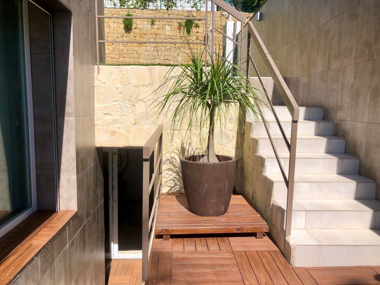 4 bedroom Villa for sale in Benahavis with pool garage - € 1,750,000 (Ref: 9977395)