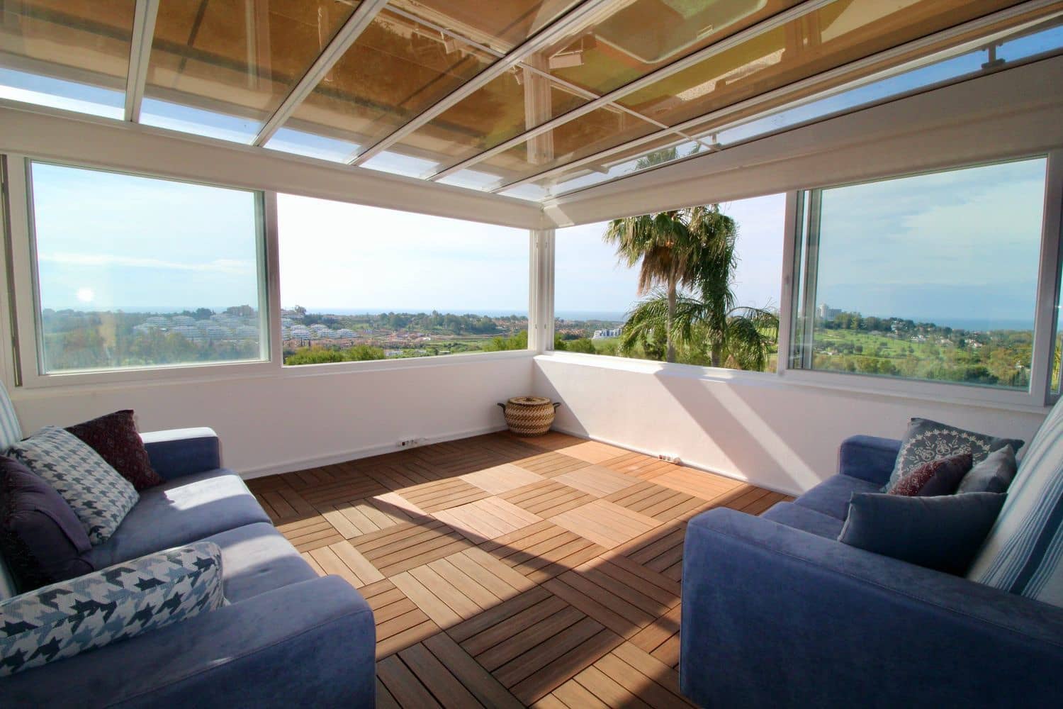 4 bedroom Villa for sale in Benahavis with pool garage - € 1,750,000 (Ref: 9977395)