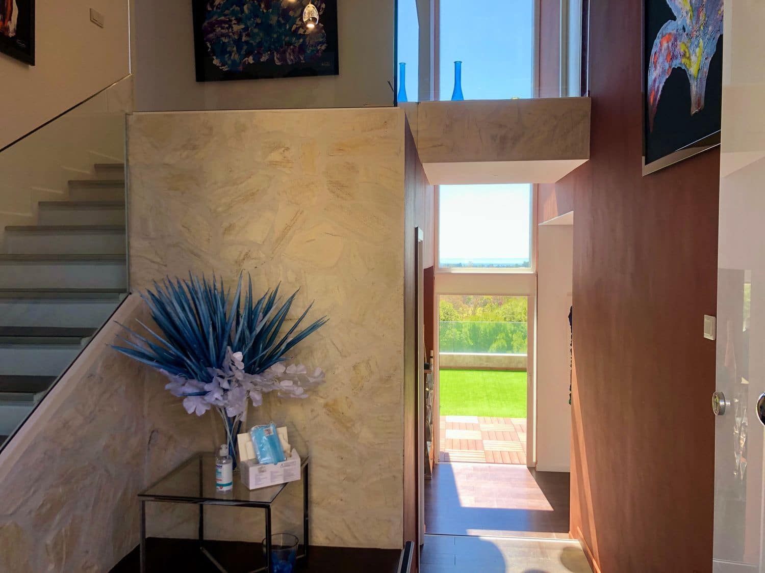 4 bedroom Villa for sale in Benahavis with pool garage - € 1,750,000 (Ref: 9977395)