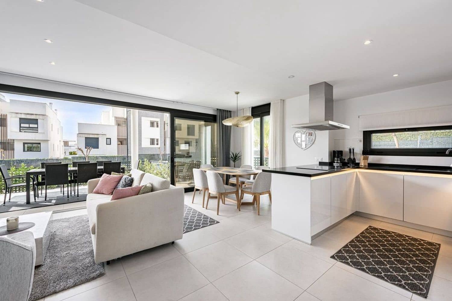 3 bedroom Townhouse for sale in New Golden Mile with pool garage - € 895,000 (Ref: 9977396)