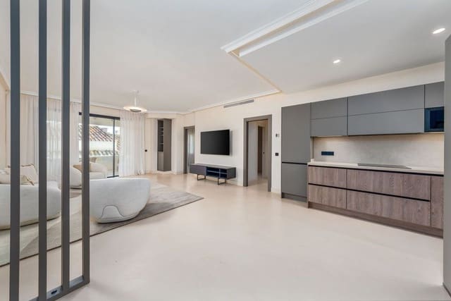 2 sypialnia Apartament na sprzedaż w Puerto Banus, Marbella - 780 000 € (Ref: 9977398)