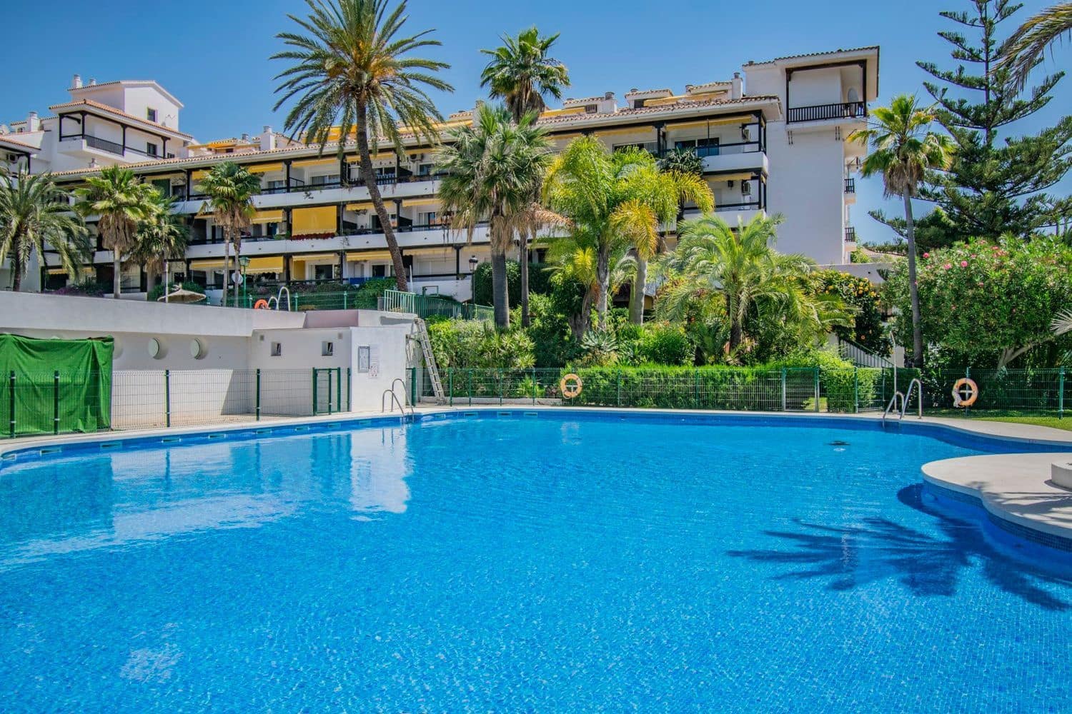 1 sovrum Lägenhet till salu i Marbella med pool - 410 000 € (Ref: 9977399)