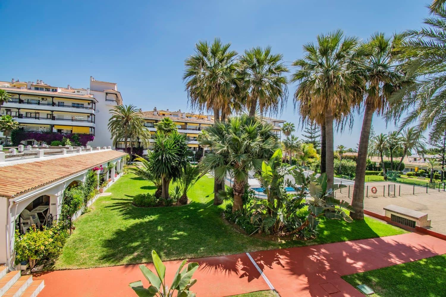 1 sovrum Lägenhet till salu i Marbella med pool - 410 000 € (Ref: 9977399)