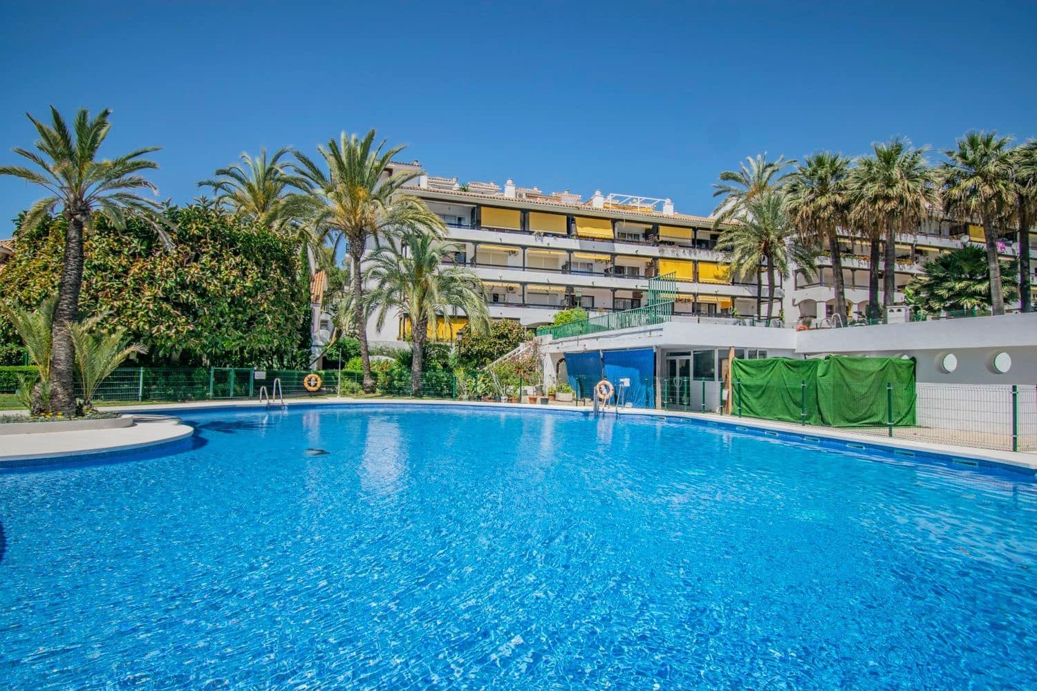 1 sovrum Lägenhet till salu i Marbella med pool - 410 000 € (Ref: 9977399)