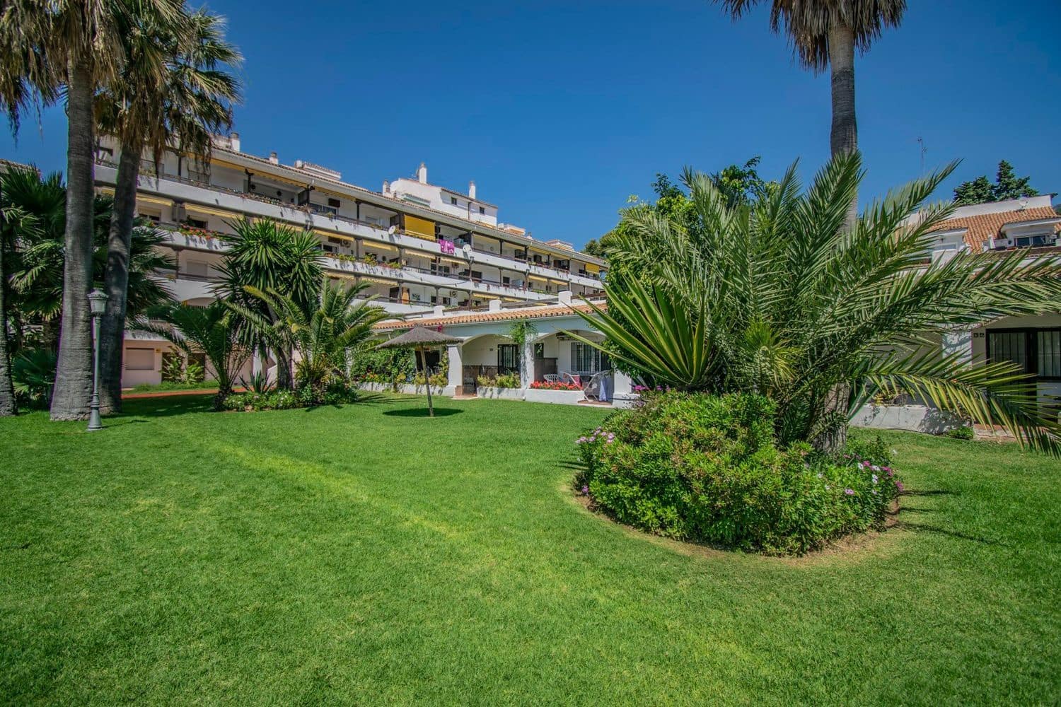 1 sovrum Lägenhet till salu i Marbella med pool - 410 000 € (Ref: 9977399)