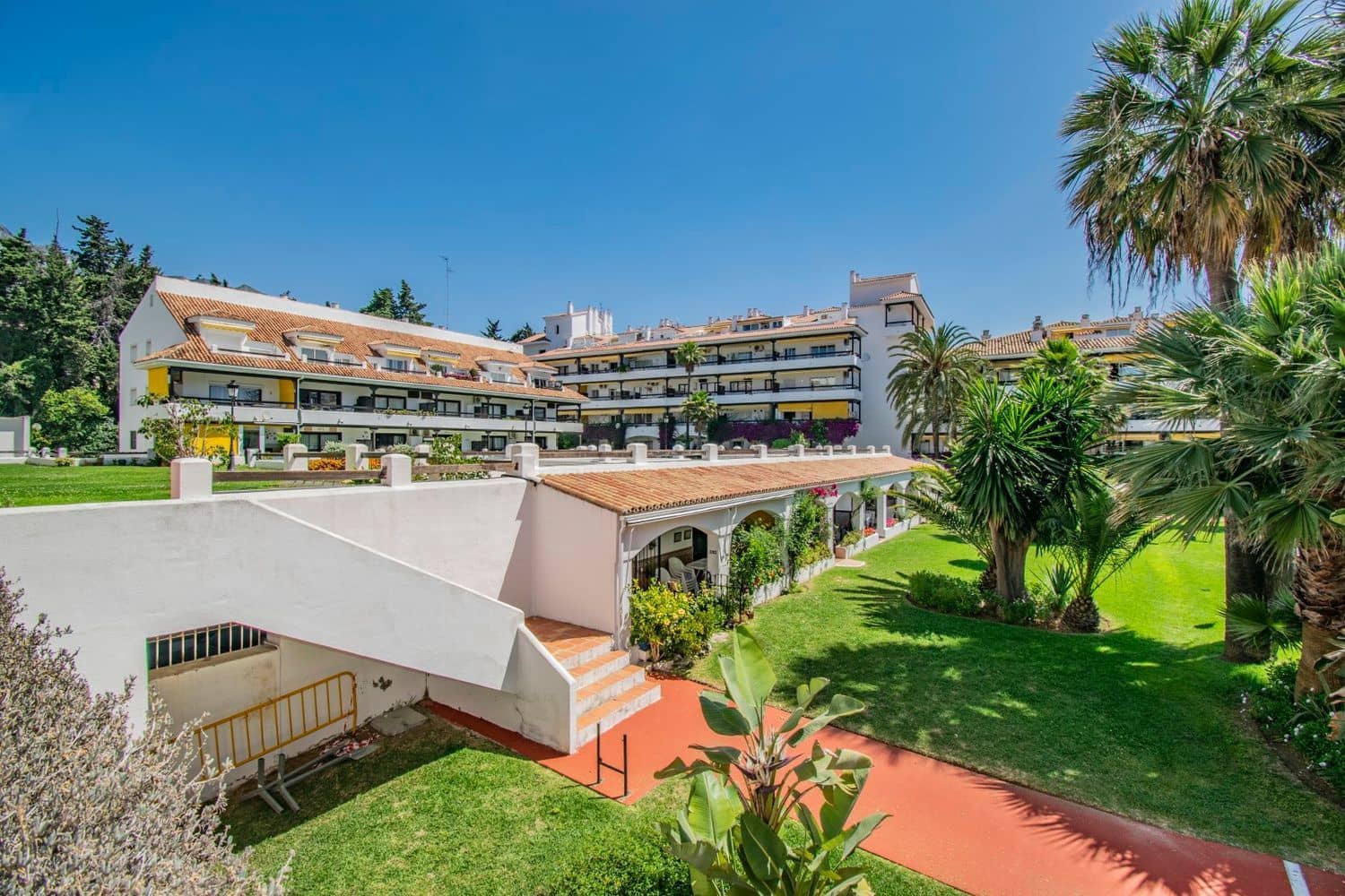 1 sovrum Lägenhet till salu i Marbella med pool - 410 000 € (Ref: 9977399)