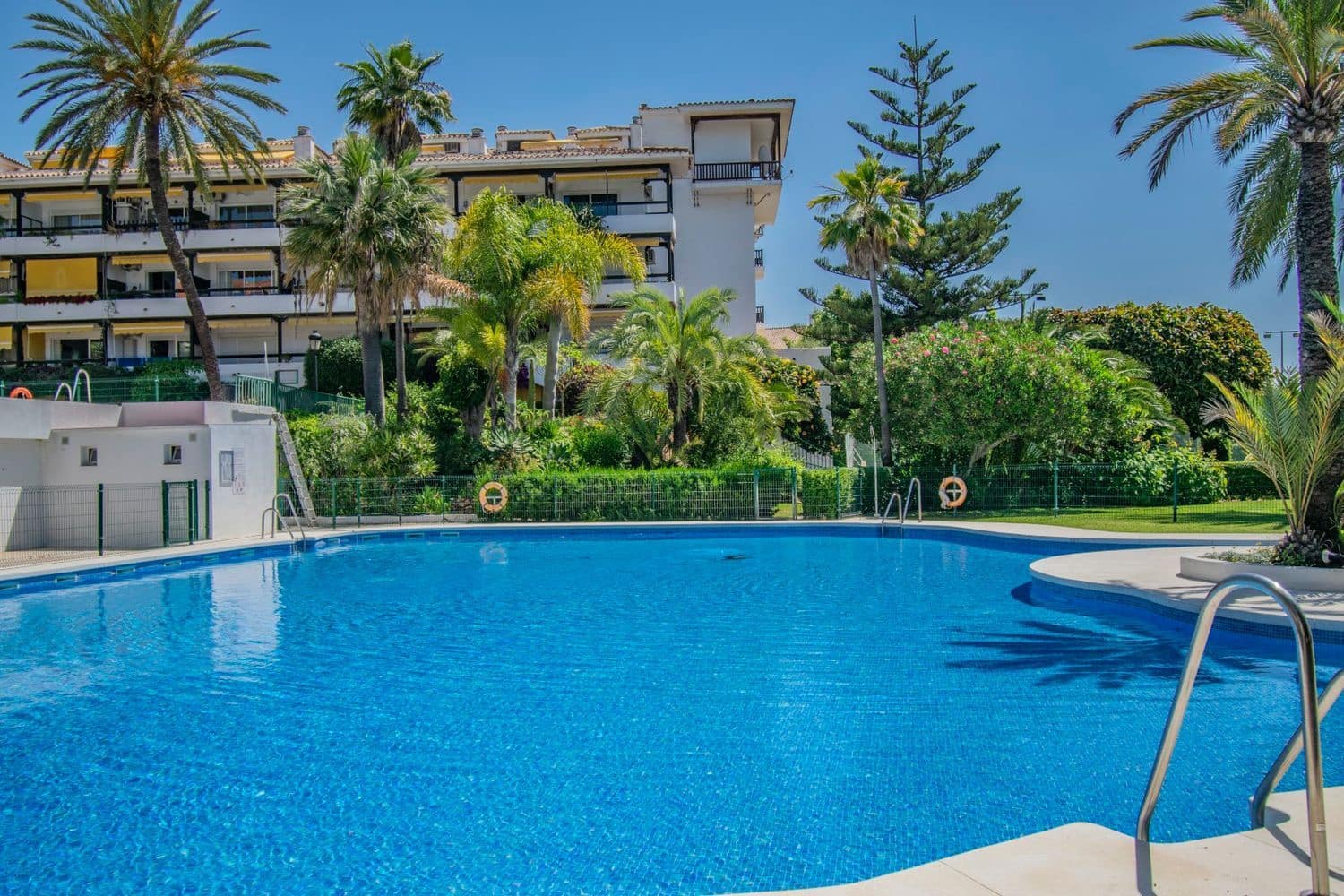 1 sovrum Lägenhet till salu i Marbella med pool - 410 000 € (Ref: 9977399)
