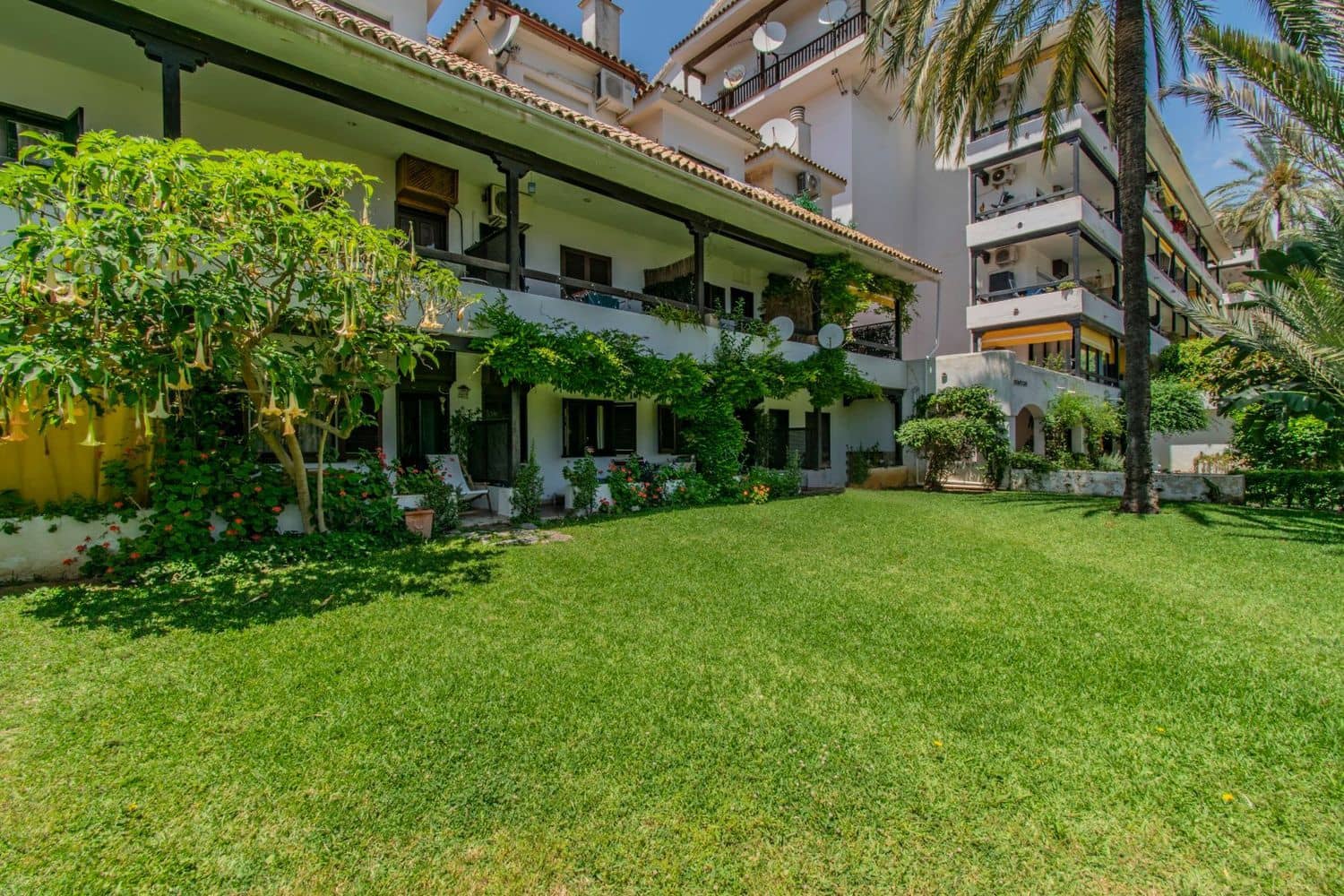 1 sovrum Lägenhet till salu i Marbella med pool - 410 000 € (Ref: 9977399)