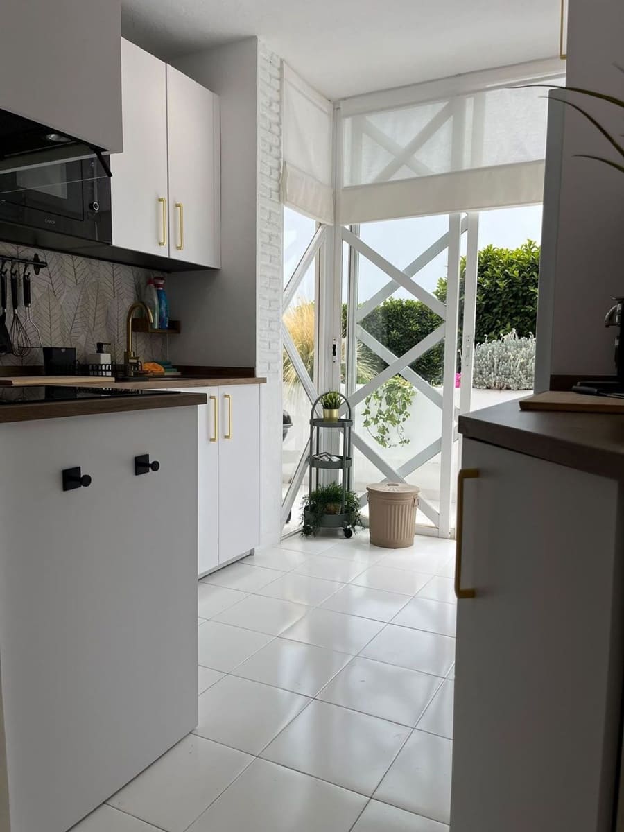 2 soverom Leilighet til salgs i Benahavis med svømmebasseng garasje - € 485 000 (Ref: 9979424)