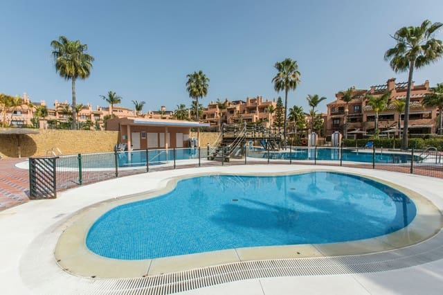 Apartamento de 3 habitaciones en Atalaya-Isdabe, Estepona en venta con piscina garaje - 649.000 € (Ref: 9980173)
