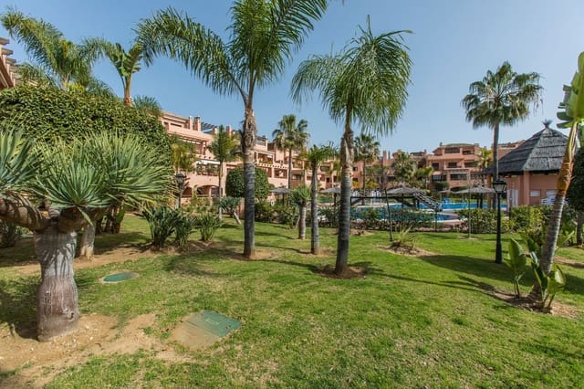 Apartamento de 3 habitaciones en Atalaya-Isdabe, Estepona en venta con piscina garaje - 649.000 € (Ref: 9980173)