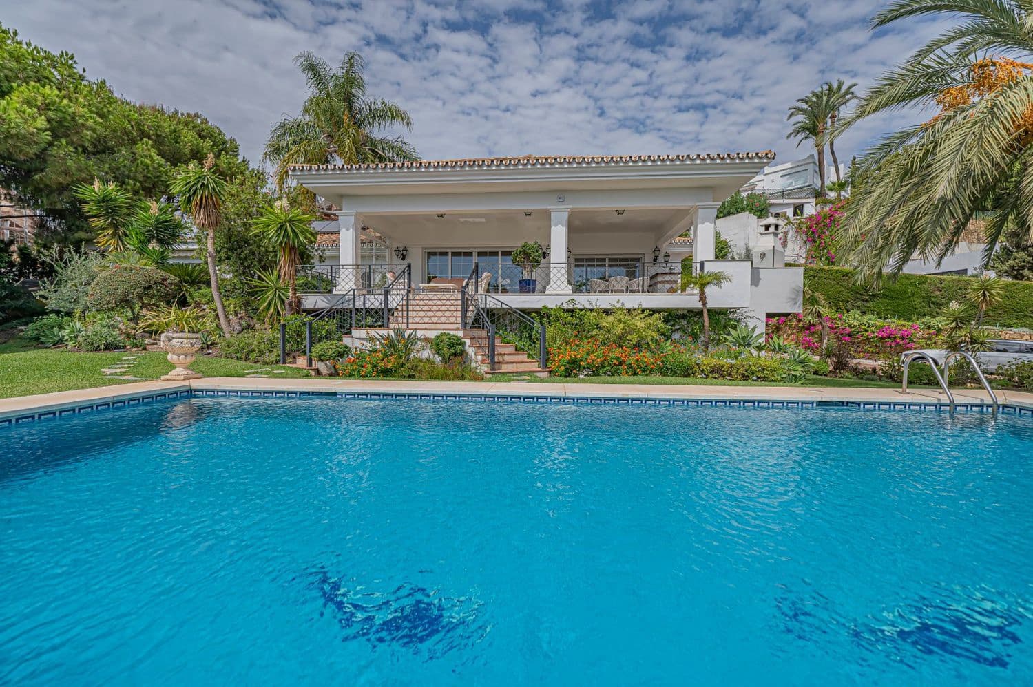 4 sovrum Villa till salu i Benahavis med pool garage - 2 480 000 € (Ref: 9980177)