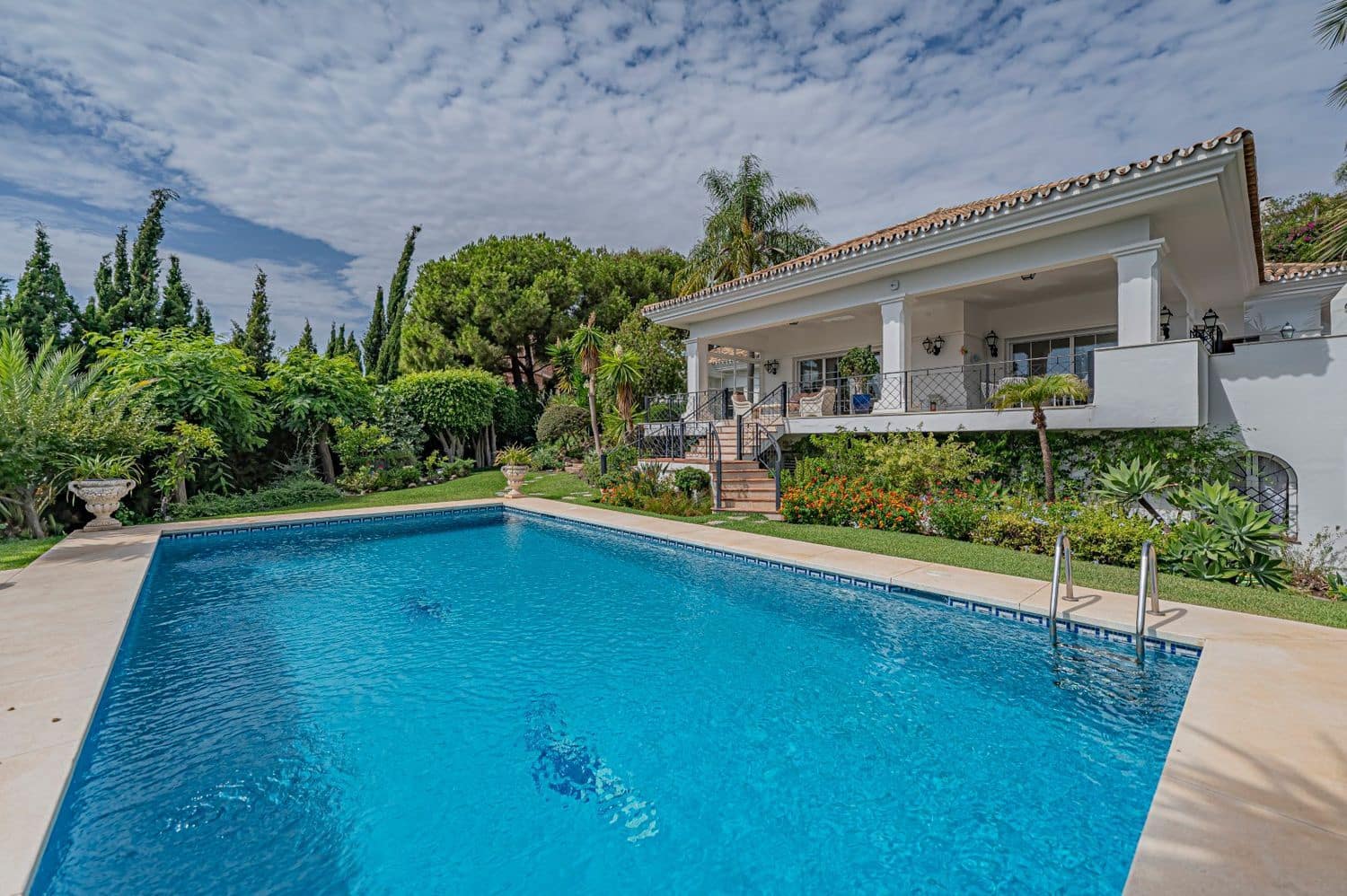 4 sovrum Villa till salu i Benahavis med pool garage - 2 480 000 € (Ref: 9980177)