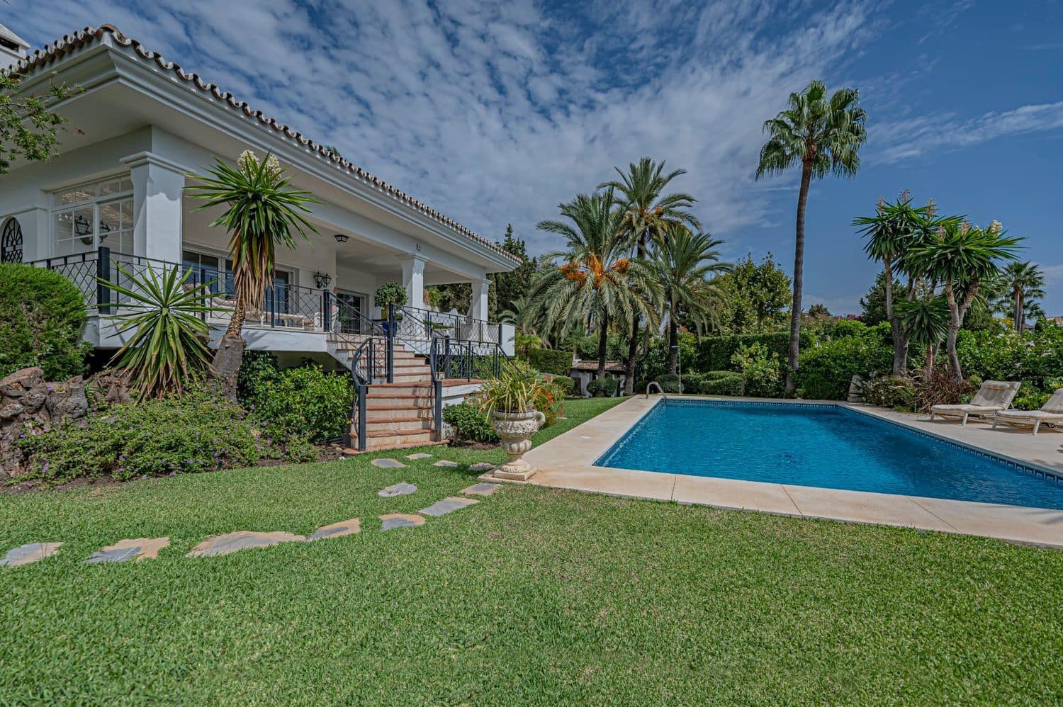 4 sovrum Villa till salu i Benahavis med pool garage - 2 480 000 € (Ref: 9980177)