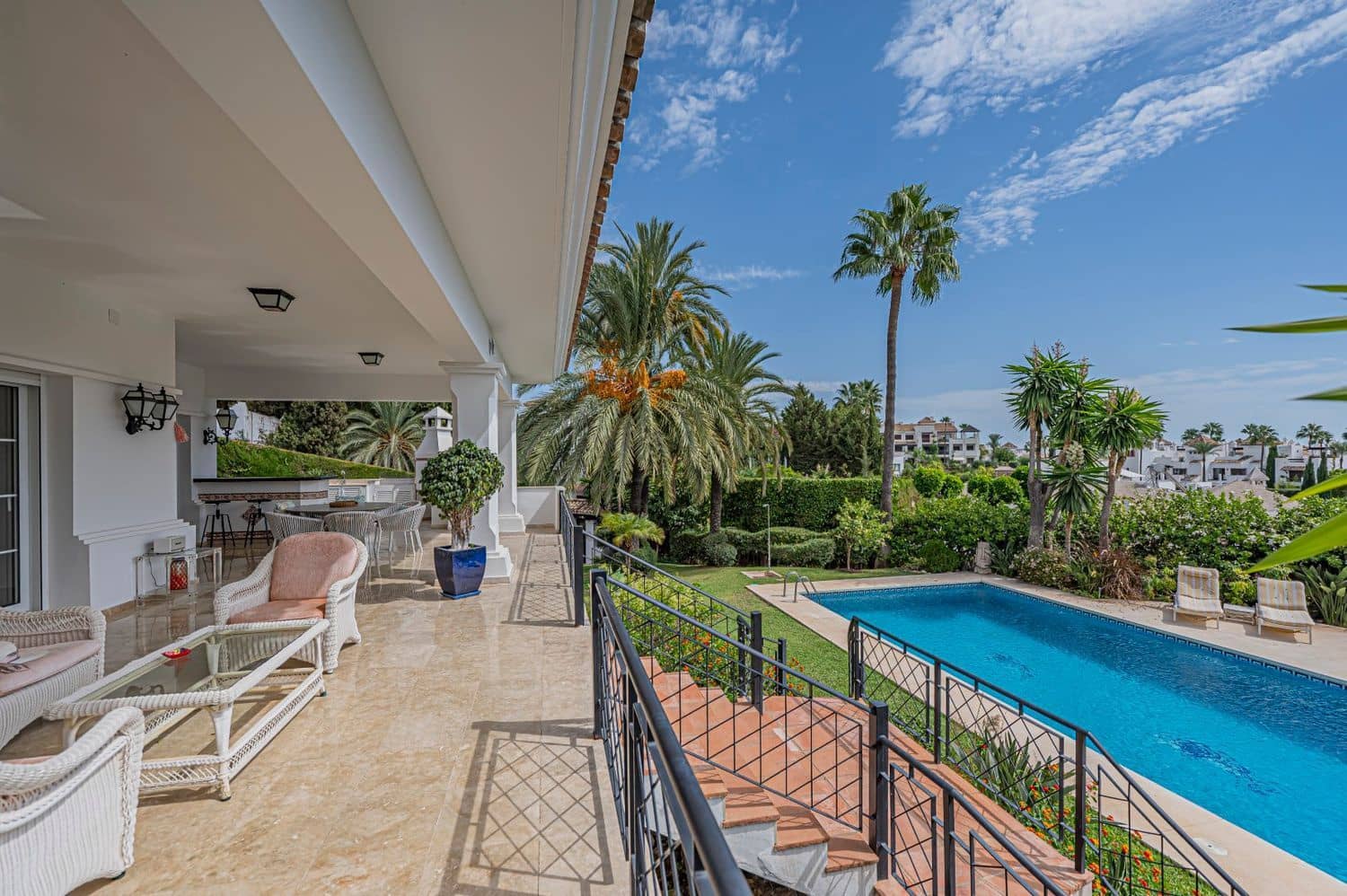 4 sovrum Villa till salu i Benahavis med pool garage - 2 480 000 € (Ref: 9980177)