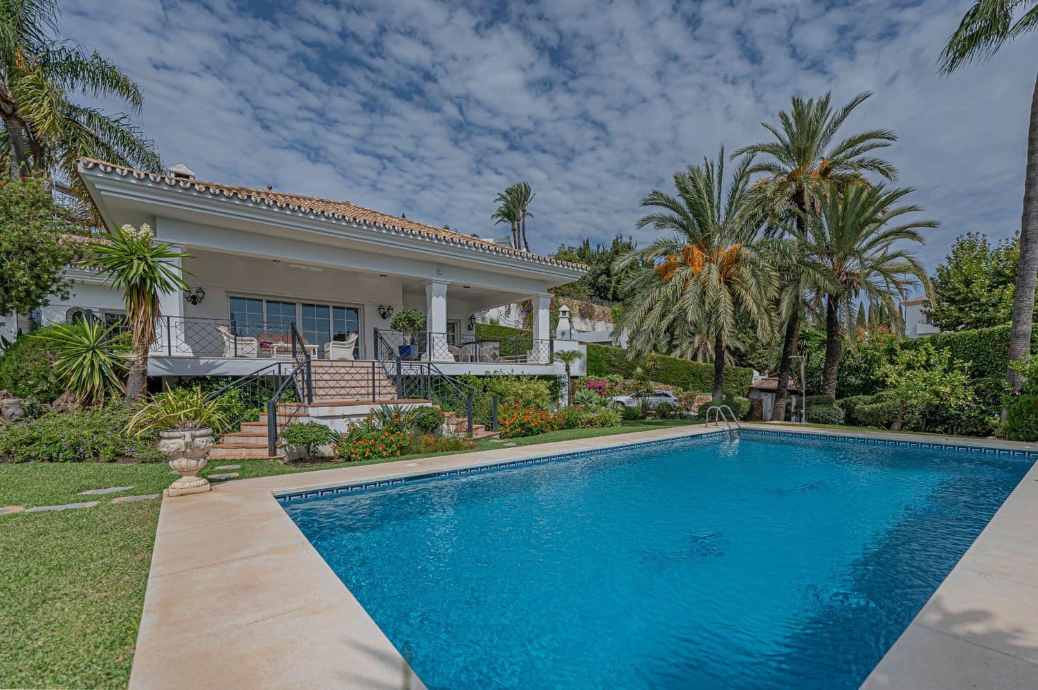 4 sovrum Villa till salu i Benahavis med pool garage - 2 480 000 € (Ref: 9980177)